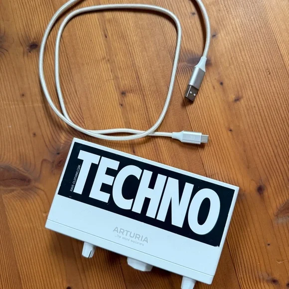 Arturia MiniFuse 1 Audio Interface - White - Picture 3 of 3